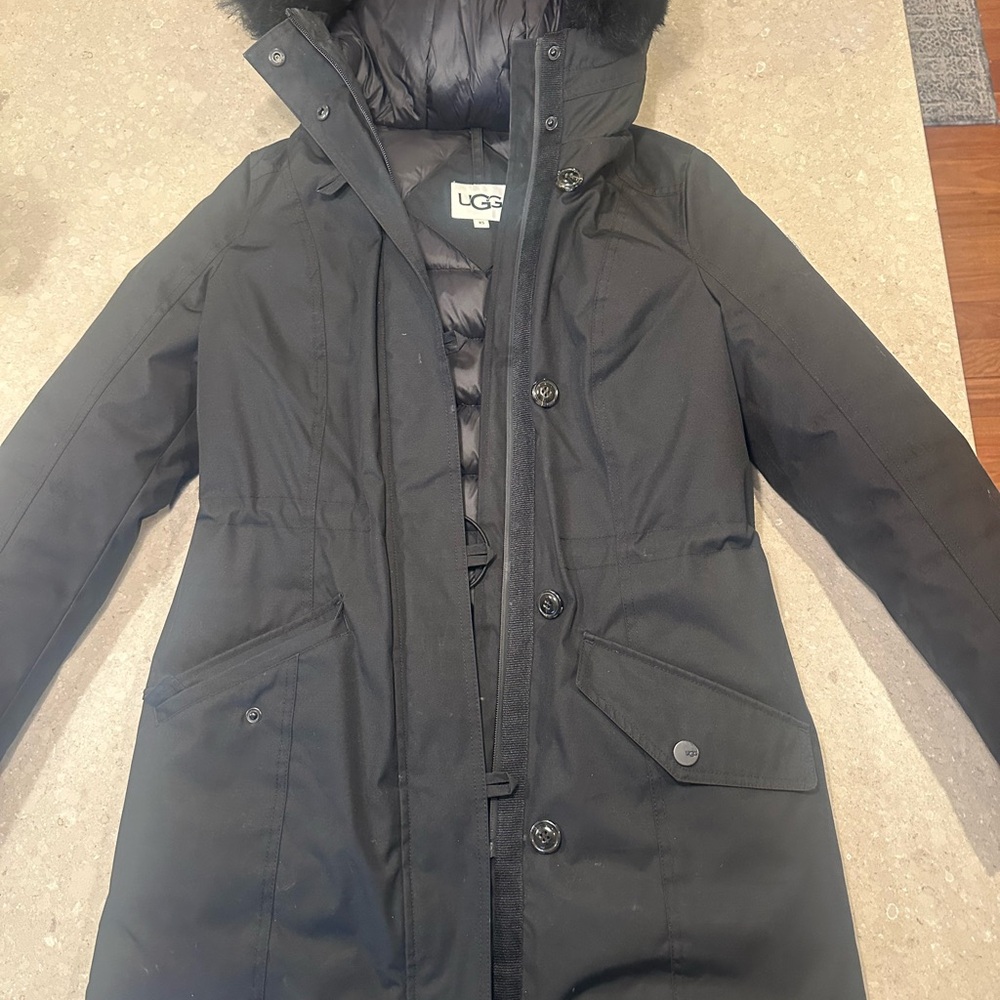 UGG Women's adirondack Parka Black Ski Jacket
